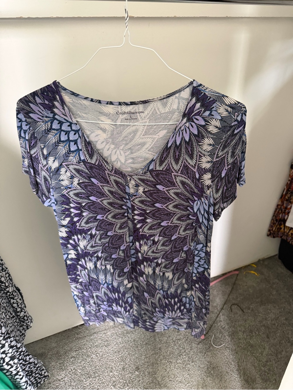 Croft and barrow Women’s V neck Blouse Top short Sleeve Blue floral size large